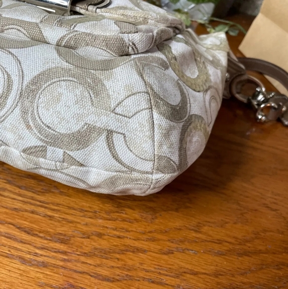 COACH Op Art Hobo - Picture 12 of 15